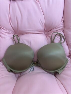 Victoria’s Secret Green Push Up Bra 36C